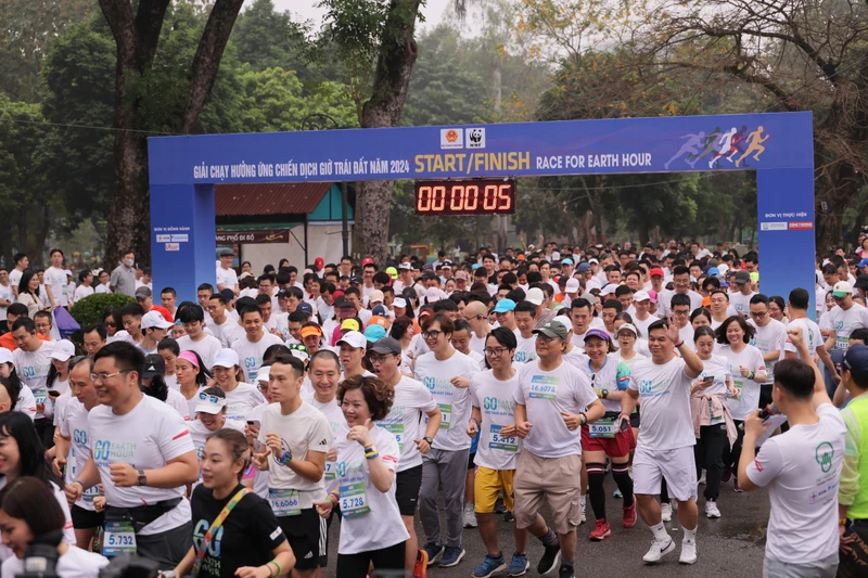 Gần 1.500 người tham gia giải chạy.