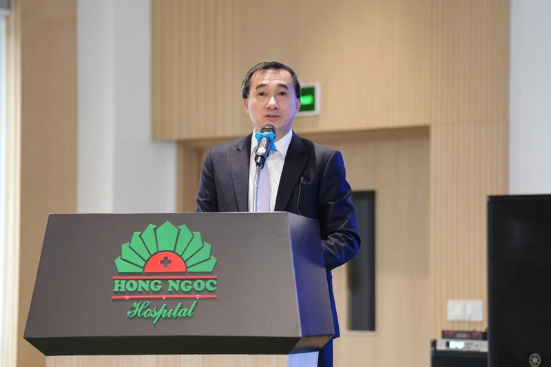 Giáo sư, Tiến sĩ Trần Văn Thuấn, Thứ trưởng Y tế phát biểu tại hội nghị. 