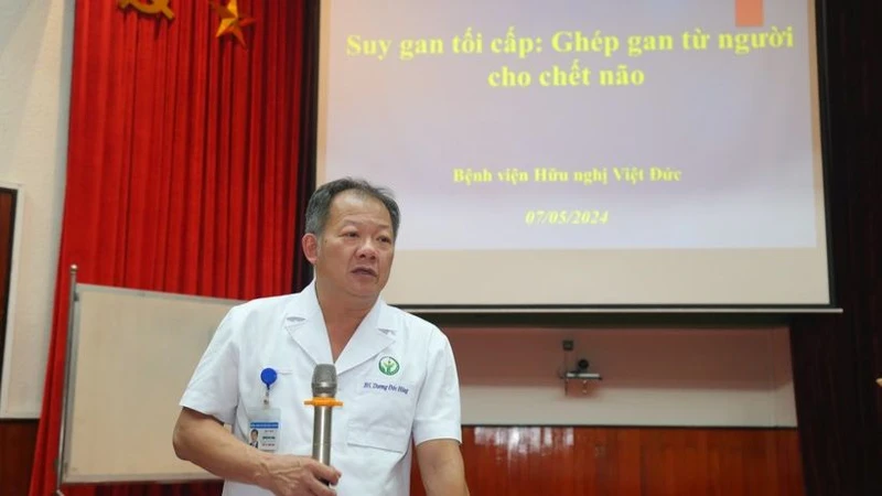 Tiến sĩ, bác sĩ Dương Đức Hùng – Chủ tịch Hội đồng khoa học, Giám đốc Bệnh viện chia sẻ về ca ghép gan. 