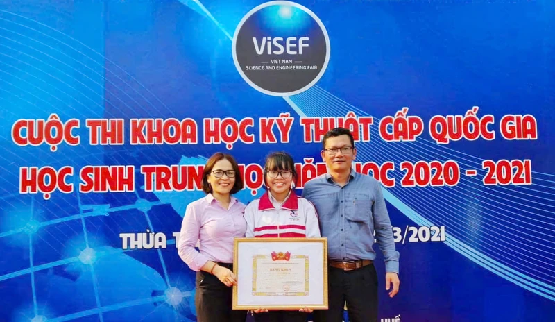 Học sinh Trần Ngọc Tâm Phúc trong một lần đạt giải tại kỳ thi quốc gia.