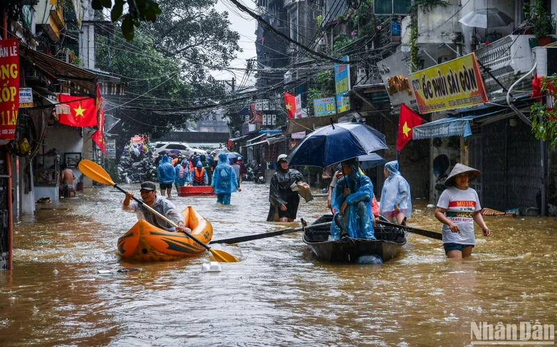 Cả nước hướng về đồng bào vùng lũ lụt: Từ thiện thế nào cho đúng?