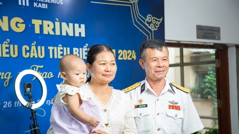 Ông Trần Văn Toan (Mê Linh, Hà Nội) và vợ Vương Thị Hòa đã có hơn 100 lần hiến tiểu cầu.