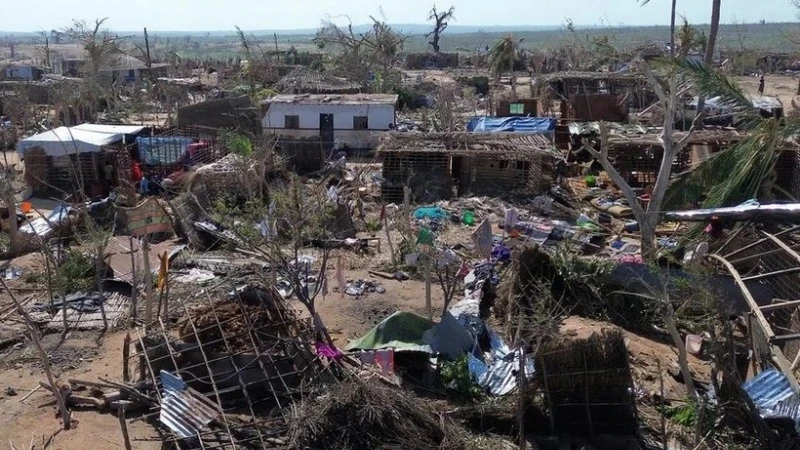 Những ngôi nhà ở Mozambique đã bị phá hủy bởi cơn bão Chido. (Ảnh: UNICEF)