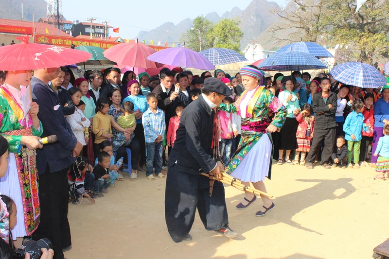 Cây khèn và những điệu múa khèn có ý nghĩa sâu sắc trong đời sống tinh thần của người dân tộc H'Mông ở Hà Giang.