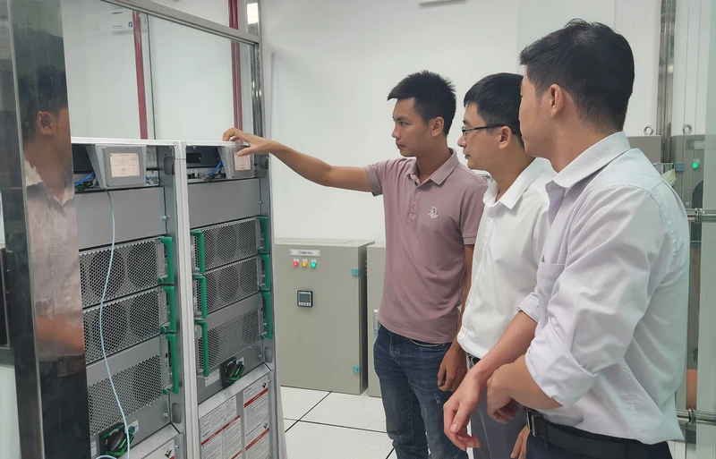 Tỉnh Hà Giang đầu tư hệ thống lưu điện UPS phục vụ cho hoạt động ứng dụng công nghệ thông tin. (Ảnh: Khánh Toàn)