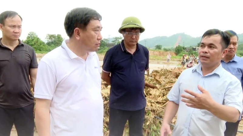 Quyền Bí thư Tỉnh ủy Hà Giang chỉ đạo công tác khắc phục hậu quả thiên tai tại xã Việt Vinh, huyện Bắc Quang.