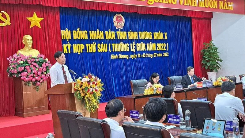 Giám đốc Sở Y tế tỉnh Bình Dương Nguyễn Hồng Chương thông tin tình hình mắc sốt xuất huyết trên địa bàn tỉnh.