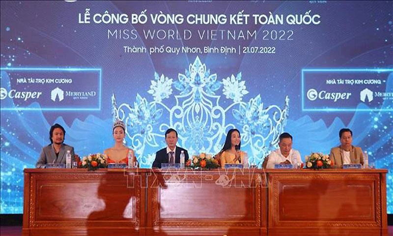 Ban tổ chức trả lời báo chí tại lễ công bố vòng Chung kết cuộc thi Miss World Vietnam 2022. 