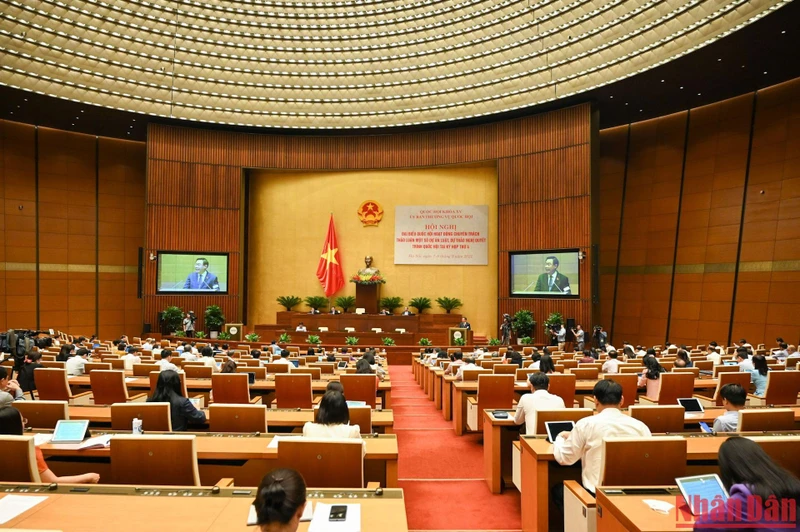 Hội nghị đại biểu Quốc hội hoạt động chuyên trách dự kiến diễn ra trong hai ngày 7 và 8/9, để thảo luận, góp ý kiến về 6 dự án luật, 1 dự thảo nghị quyết trình Quốc hội tại Kỳ họp thứ 4, Quốc hội khóa XV. 