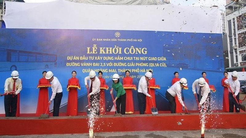 Lãnh đạo thành phố Hà Nội và các Sở, ngành thành phố động thổ, khởi công Dự án hầm chui Giải Phóng-Kim Đồng.