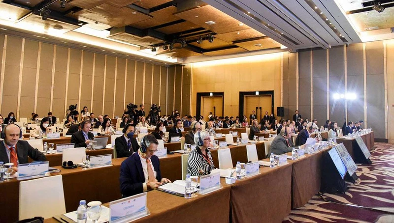 Các đại biểu tham dự Diễn đàn kinh tế cao cấp Việt Nam-OECD năm 2022. (Ảnh: Báo Thế giới và Việt Nam) 