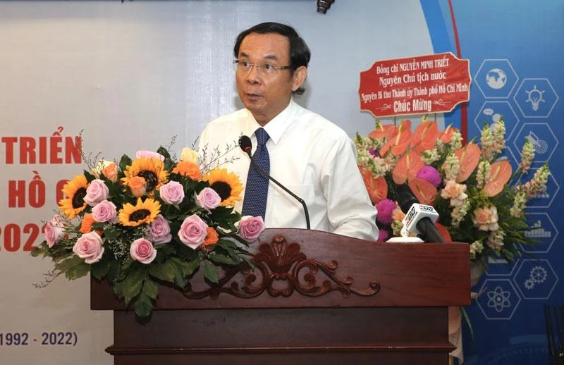 Đồng chí Nguyễn Văn Nên, Ủy viên Bộ Chính trị, Bí thư Thành ủy Thành phố Hồ Chí Minh phát biểu tại lễ kỷ niệm.