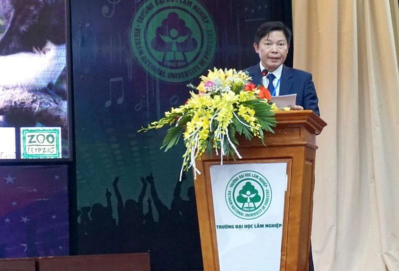 Giáo sư, Tiến sĩ Phạm Văn Điển, Hiệu trưởng Trường Đại học Lâm nghiệp phát biểu tại Hội thảo.