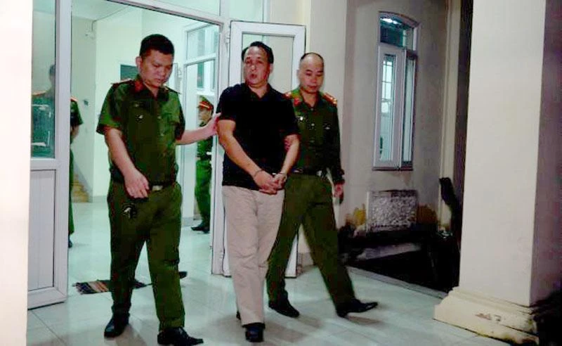 Nguyễn Văn Thắng bị Cơ quan cảnh sát điều tra Công an tỉnh Hưng Yên bắt về tội "Lừa đảo chiếm đoạt tài sản".