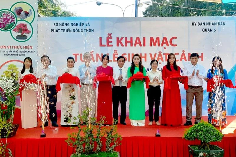 Cắt băng khai mạc Tuần lễ Sinh vật cảnh Thành phố Hồ Chí Minh năm 2022.