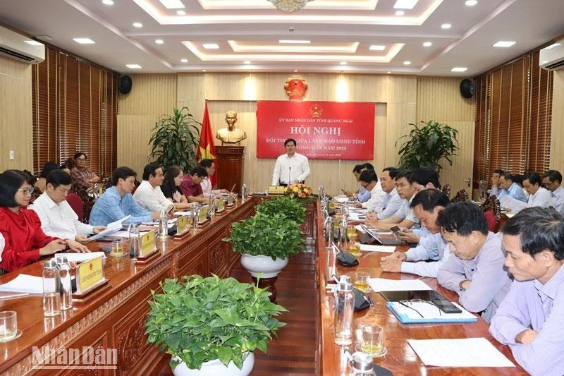 Phó Chủ tịch UBND tỉnh Quảng Ngãi Trần Phước Hiền phát biểu kết luận tại buổi đối thoại trực tuyến với nông dân trong tỉnh.