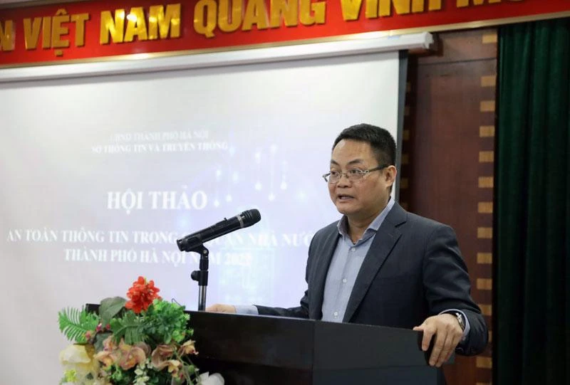 Phó Giám đốc phụ trách Sở Thông tin và Truyền thông Hà Nội Nguyễn Việt Hùng phát biểu tại hội thảo.