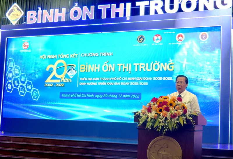 Đồng chí Phan Văn Mãi phát biểu tại hội nghị.