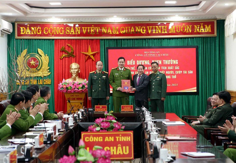 Lãnh đạo tỉnh Lai Châu khen thưởng đột xuất, biểu dương thành tích của Ban Chuyên án.