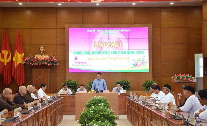 Bí thư Tỉnh ủy Đồng Tháp Lê Quốc Phong phát biểu tại buổi họp mặt.