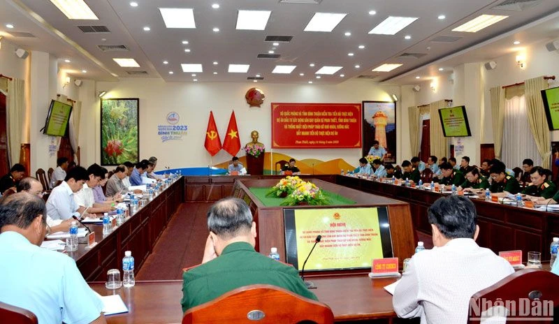 Đoàn công tác Bộ Quốc phòng làm việc với tỉnh Bình Thuận về tiến độ xây dựng sân bay Phan Thiết.