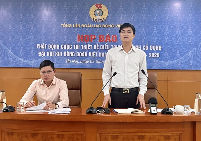 Phó Chủ tịch Tổng Liên đoàn Lao động Việt Nam Ngọ Duy Hiểu chủ trì họp báo.