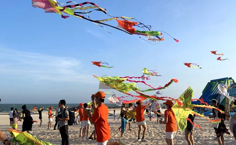 Lễ hội thả diều tại bờ biển Hàm Tiến, Phan Thiết, Bình Thuận.