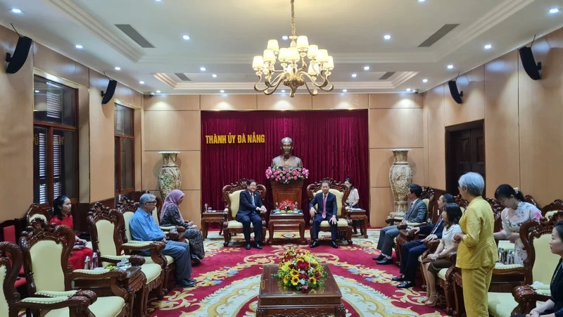 Bí thư Thành ủy Đà Nẵng Nguyễn Văn Quảng tiếp Đại sứ Đặc mệnh toàn quyền Malaysia tại Việt Nam, ngài Dato’ Tan Yang Thai.