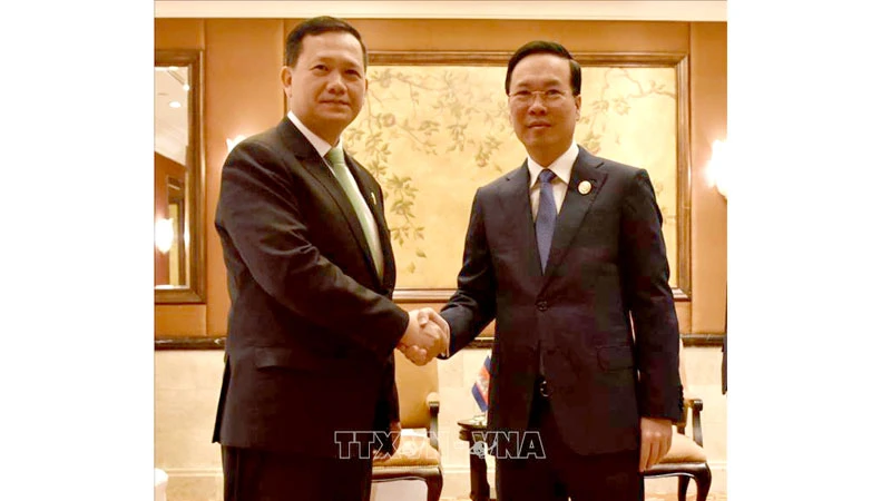 Chủ tịch nước Võ Văn Thưởng và Thủ tướng Campuchia Hun Manet. (Ảnh: TTXVN)
