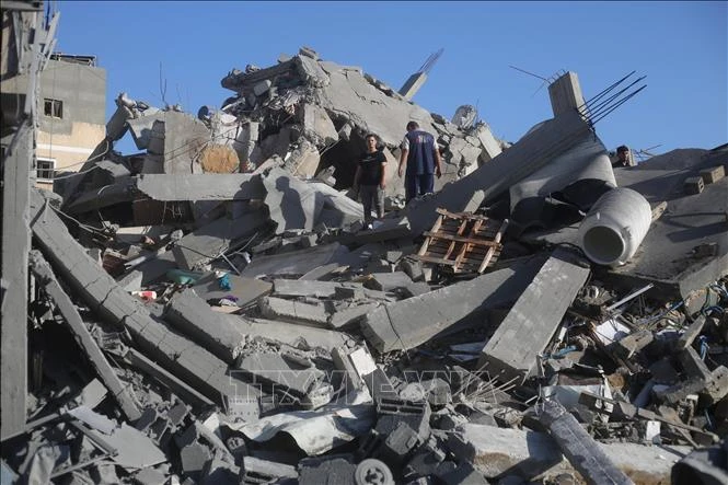 Tòa nhà bị phá hủy sau một cuộc không kích của Israel xuống Rafah, Dải Gaza, ngày 21/10/2023. (Ảnh: THX/TTXVN)