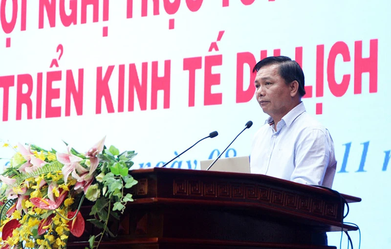 Chủ tịch UBND tỉnh Sóc Trăng Trần Văn Lâu chỉ đạo các giải pháp phát triển kinh tế du lịch tỉnh Sóc Trăng.