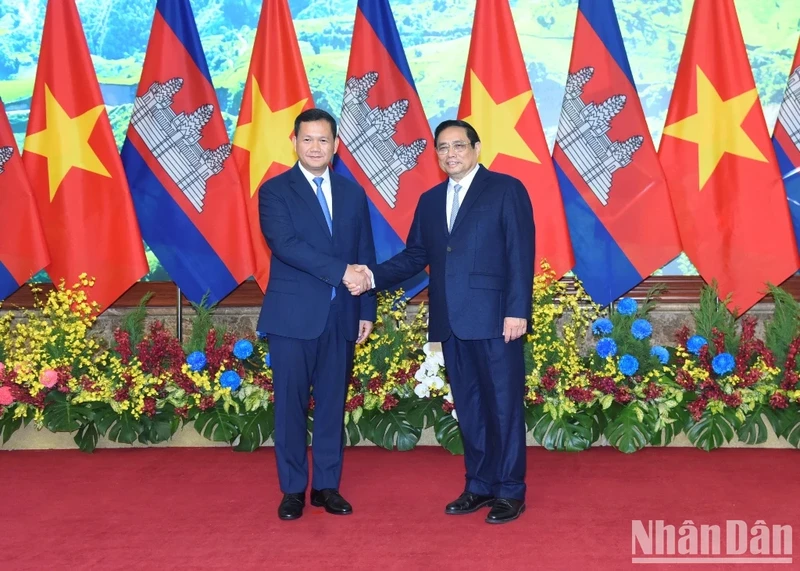 Thủ tướng Phạm Minh Chính và Thủ tướng Vương quốc Campuchia Samdech Moha Bovor Thipadei Hun Manet. 