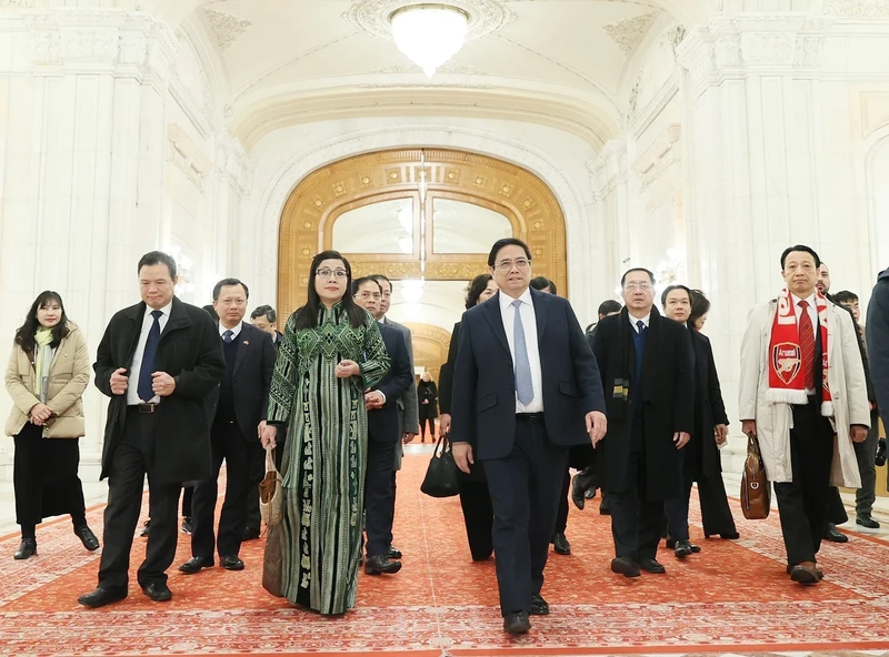 View - [Ảnh] Thủ tướng Phạm Minh Chính tham quan Nhà Quốc hội Romania