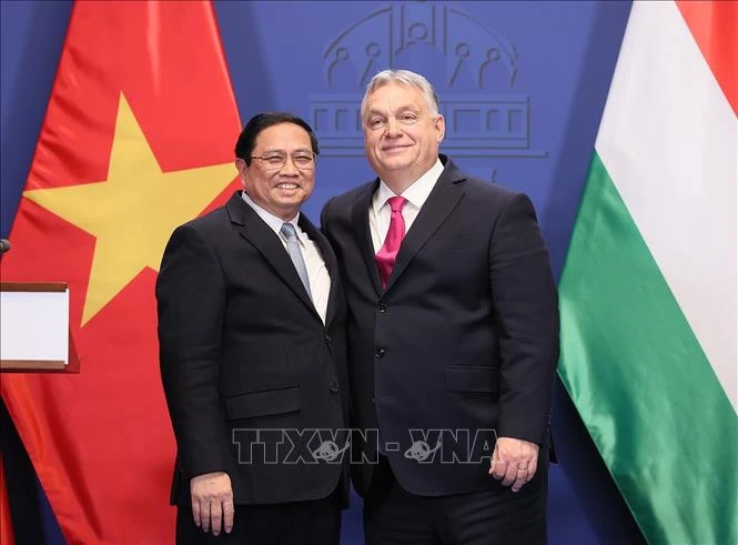 Thủ tướng Phạm Minh Chính và Thủ tướng Hungary Viktor Orbán tại cuộc họp báo sau hội đàm, chiều 18/1 (giờ địa phương). (Ảnh: Dương Giang/TTXVN)