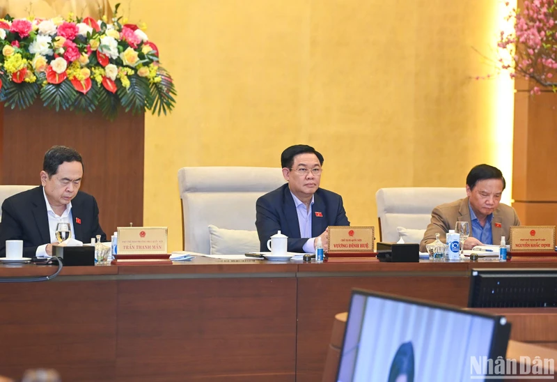 Chủ tịch Quốc hội Vương Đình Huệ và các Phó Chủ tịch Quốc hội dự phiên họp.