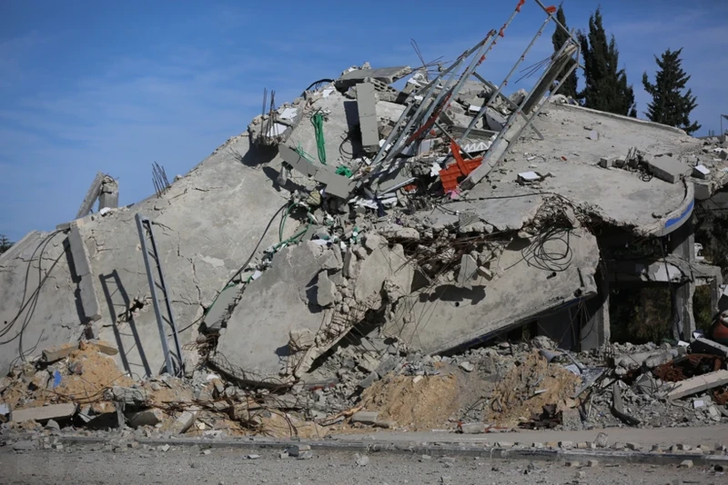 Một tòa nhà bị phá hủy sau cuộc không kích của Israel xuống Dải Gaza ngày 1/3/2024. (Ảnh: THX/TTXVN)