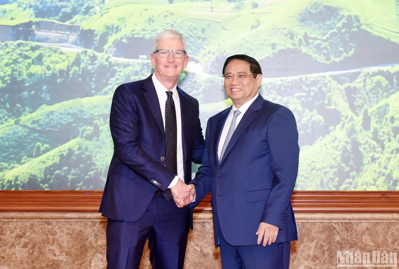 Thủ tướng Phạm Minh Chính đón Giám đốc điều hành Tập đoàn Apple Tim Cook. 
