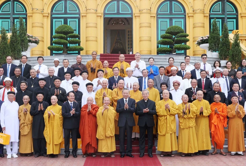 Chủ tịch nước Tô Lâm với các đại biểu. (Ảnh: TTXVN)