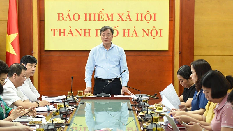 Giám đốc Bảo hiểm xã hội thành phố Hà Nội Phan Văn Mến chia sẻ thông tin về những kết quả đạt được của đơn vị trong 6 tháng đầu năm 2024. (Ảnh: VSS)