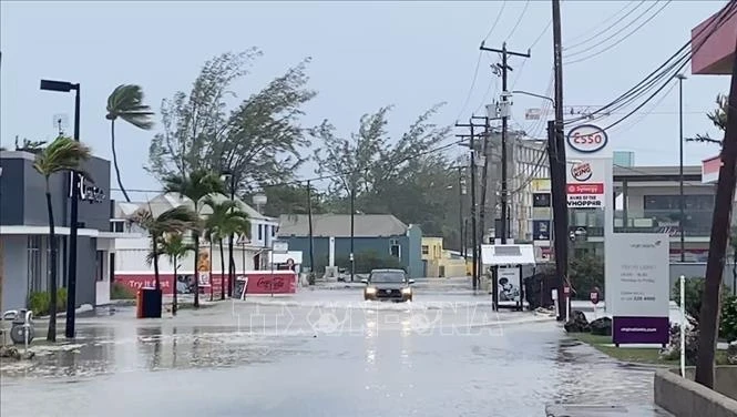 Bão Beryl đổ bộ gây ngập lụt tại Bridgetown, Barbados ngày 1/7/2024. (Ảnh: Reuters/TTXVN)