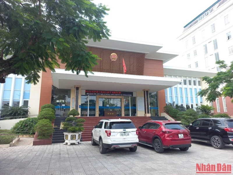 Trung tâm Phục vụ-Kiểm soát thủ tục hành chính tỉnh Quảng Ngãi.