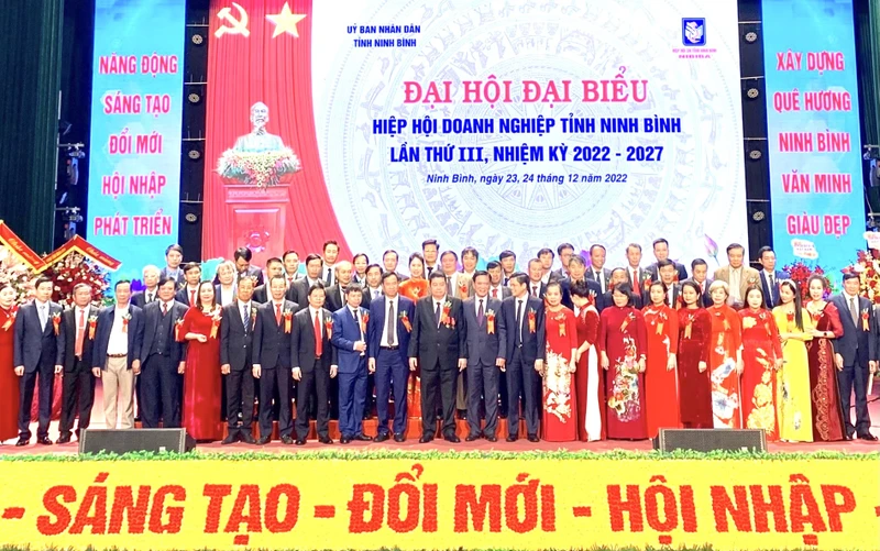 Ra mắt Ban Chấp hành Hiệp hội Doanh nghiệp Ninh Bình nhiệm kỳ 2022-2027. 