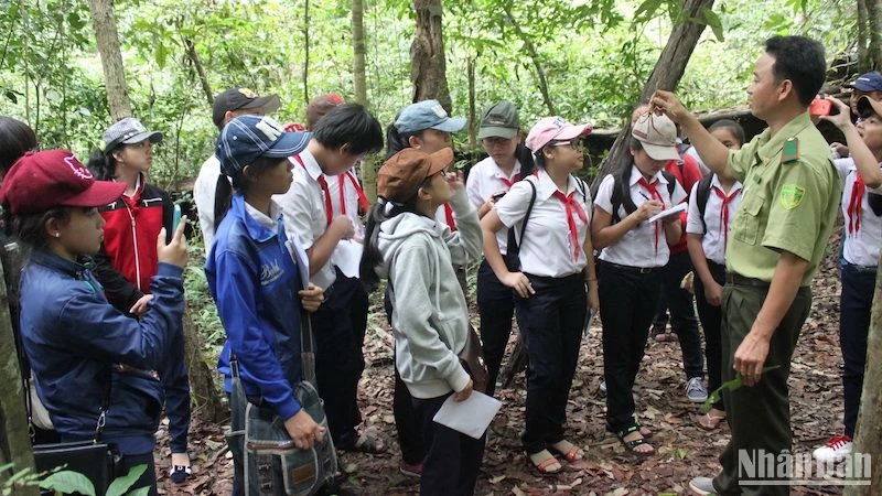 Tuyên truyền bảo vệ rừng tự nhiên tại Khu Bảo tồn thiên nhiên văn hóa Đồng Nai. 