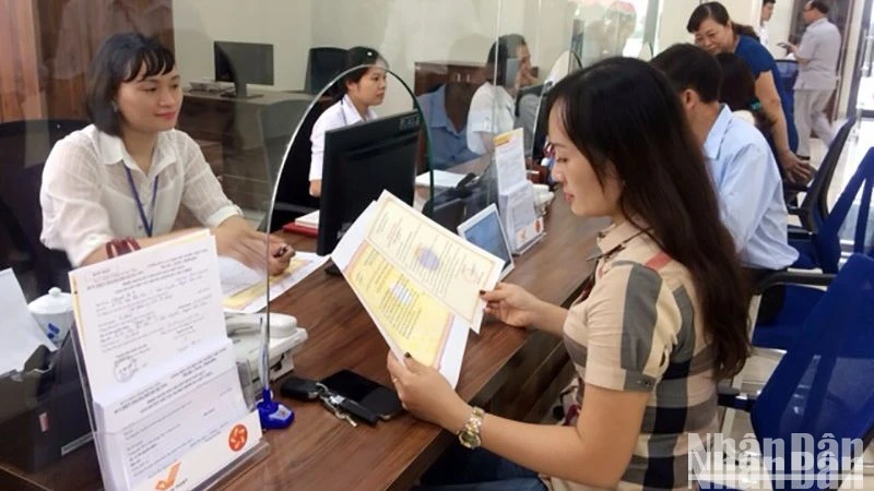 Trung tâm hành chính công tỉnh Hưng Yên phục vụ nhân dân và các đơn vị trên địa bàn tỉnh.