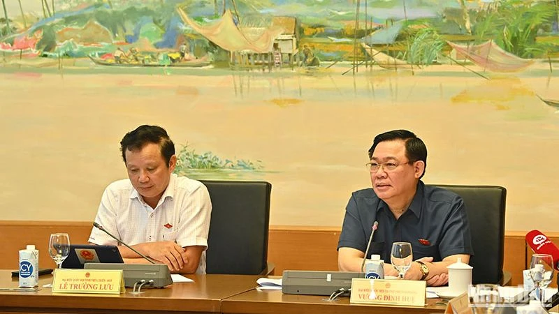 Chủ tịch Quốc hội Vương Đình Huệ phát biểu ý kiến thảo luận tại tổ. (Ảnh: DUY LINH) 