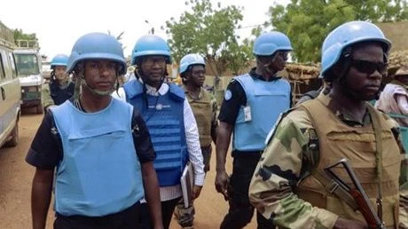 Binh sĩ thuộc Phái bộ gìn giữ hòa bình của Liên hợp quốc tại Mali (MINUSMA) tuần tra tại Konna, Mali. (Ảnh: AFP/TTXVN)