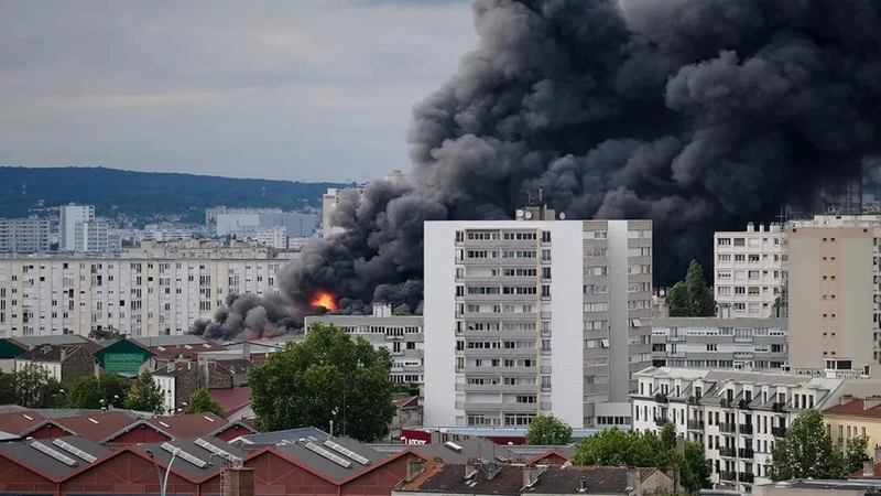 Trận hỏa hoạn tại Thành phố Aubervilliers (Pháp) vào ngày 26/5/2020. (Nguồn: Les Echos)