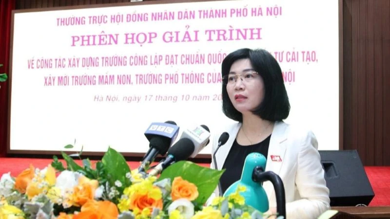 Phó Chủ tịch Thường trực HĐND thành phố Phùng Thị Hồng Hà phát biểu khai mạc.