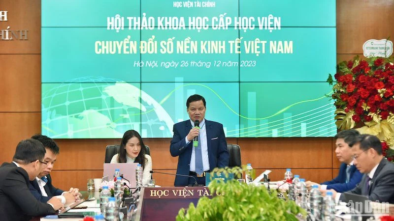 PGS,TS Nguyễn Mạnh Thiều, Phó Giám đốc Học viện Tài chính, phát biểu đề dẫn hội thảo.