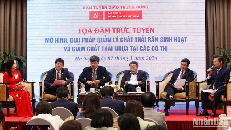 Các đại biểu tham dự tọa đàm.